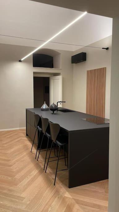 Meh Luxury Apartment City Centre Bari Exteriör bild