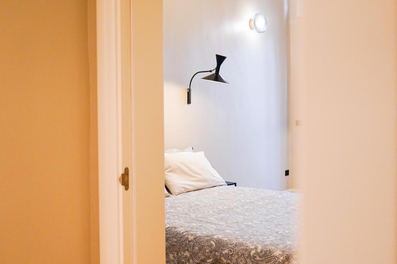Meh Luxury Apartment City Centre Bari Exteriör bild